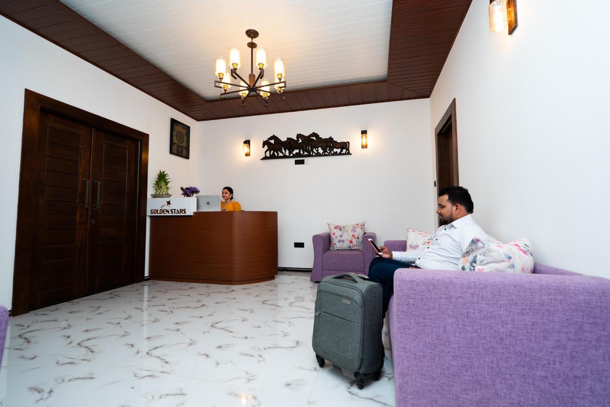 Golden Stars Hotel 丹不拉 外观 照片