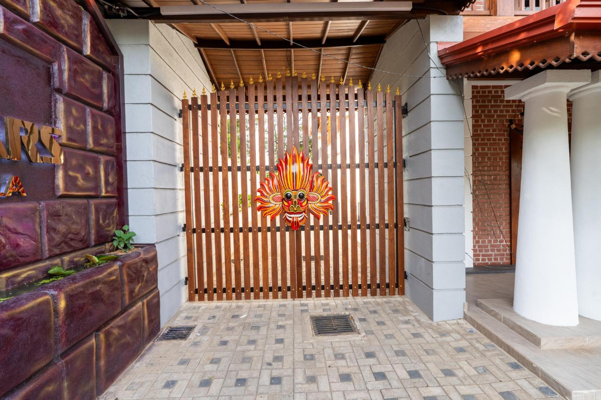 Golden Stars Hotel 丹不拉 外观 照片