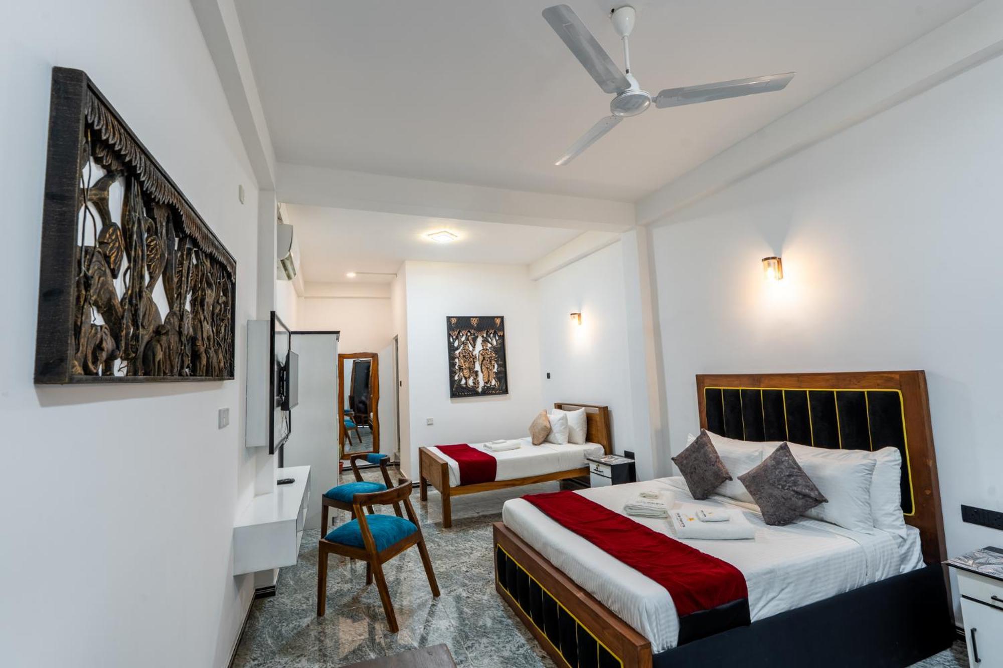 Golden Stars Hotel 丹不拉 外观 照片