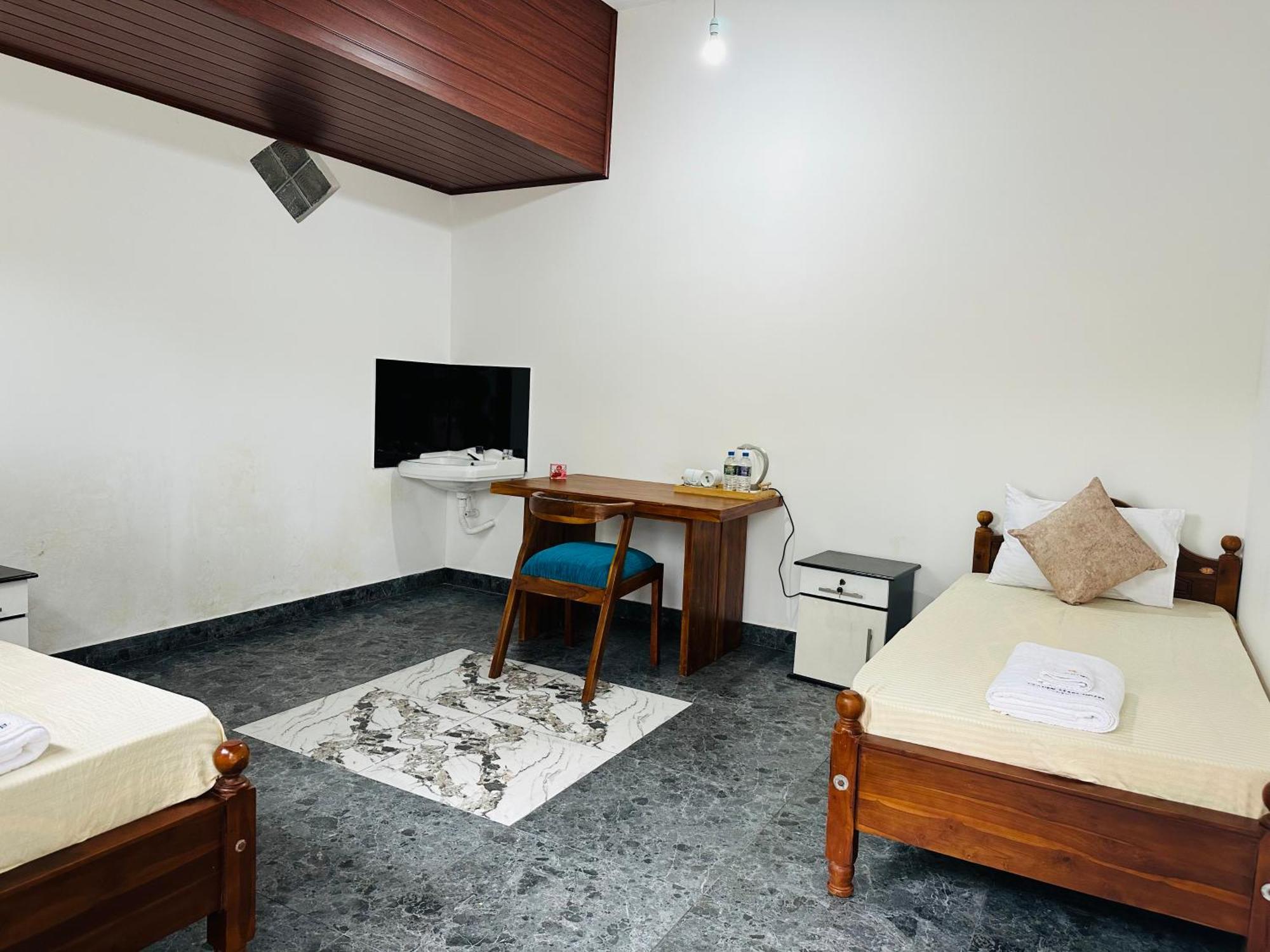 Golden Stars Hotel 丹不拉 外观 照片