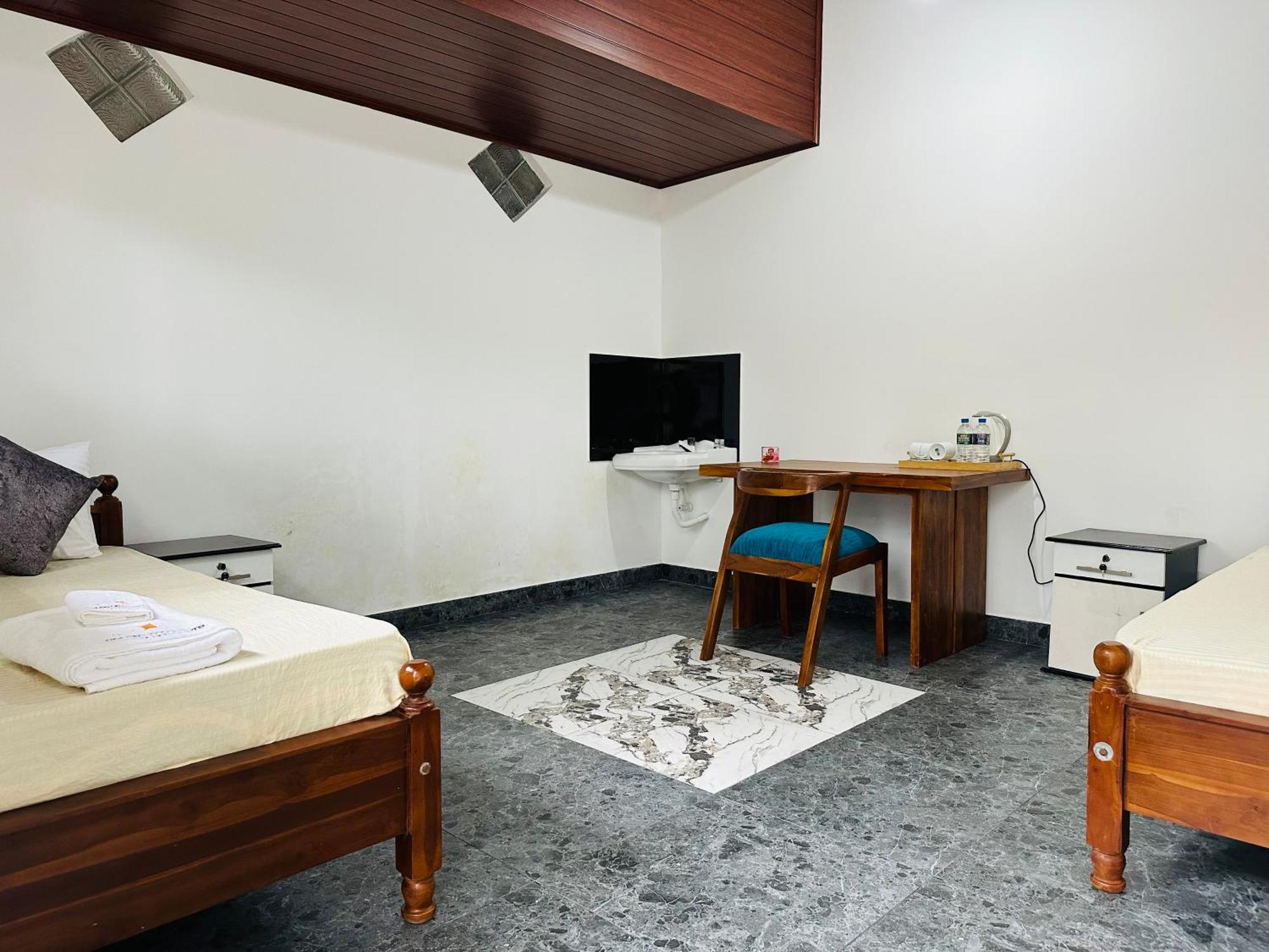 Golden Stars Hotel 丹不拉 外观 照片